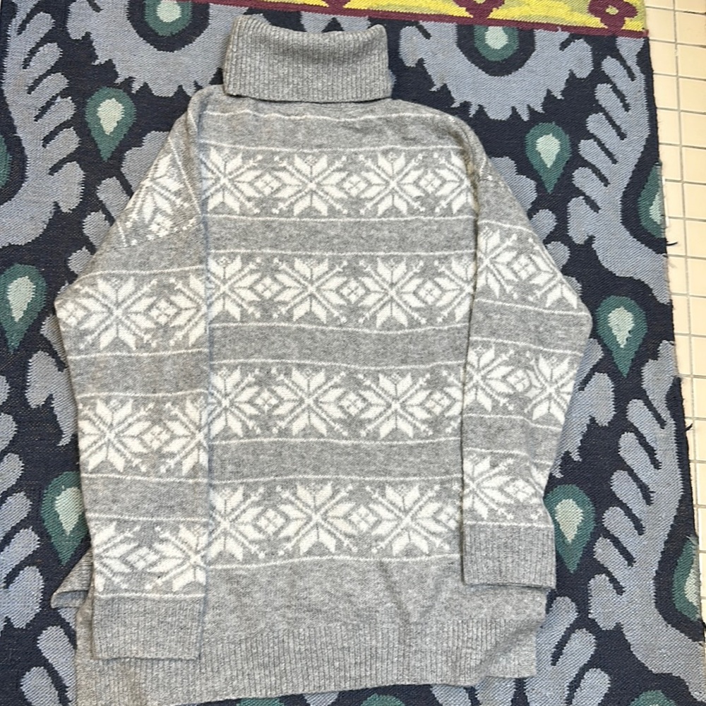 WOMENS large gray and white long oversized turtle neck wool sweater.